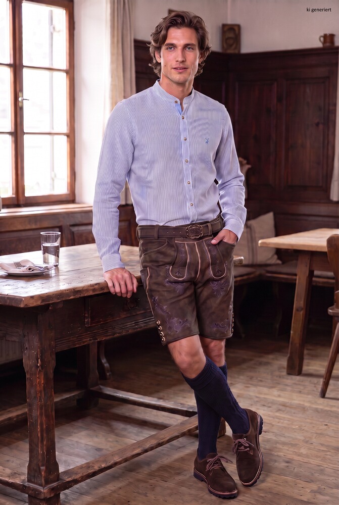 Kurze Lederhose mit Gürtel, Almsach