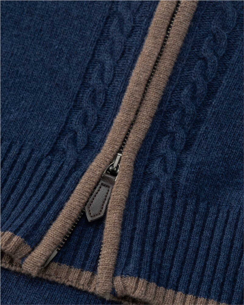 Kapuzenstrickjacke mit Zopfmuster, REITMAYER