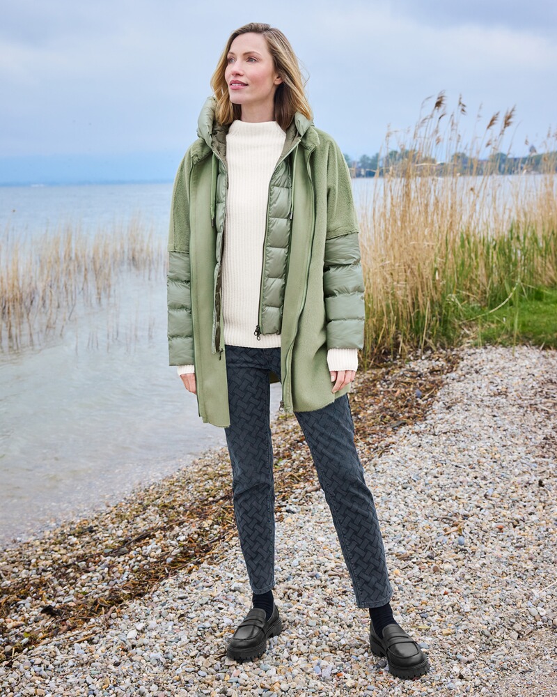 Fakefur-Jacke MsAries, Milestone