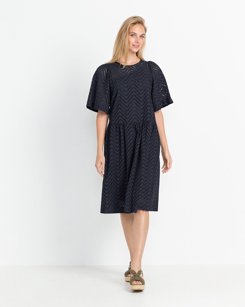Kleid mit Lochmuster, UTG