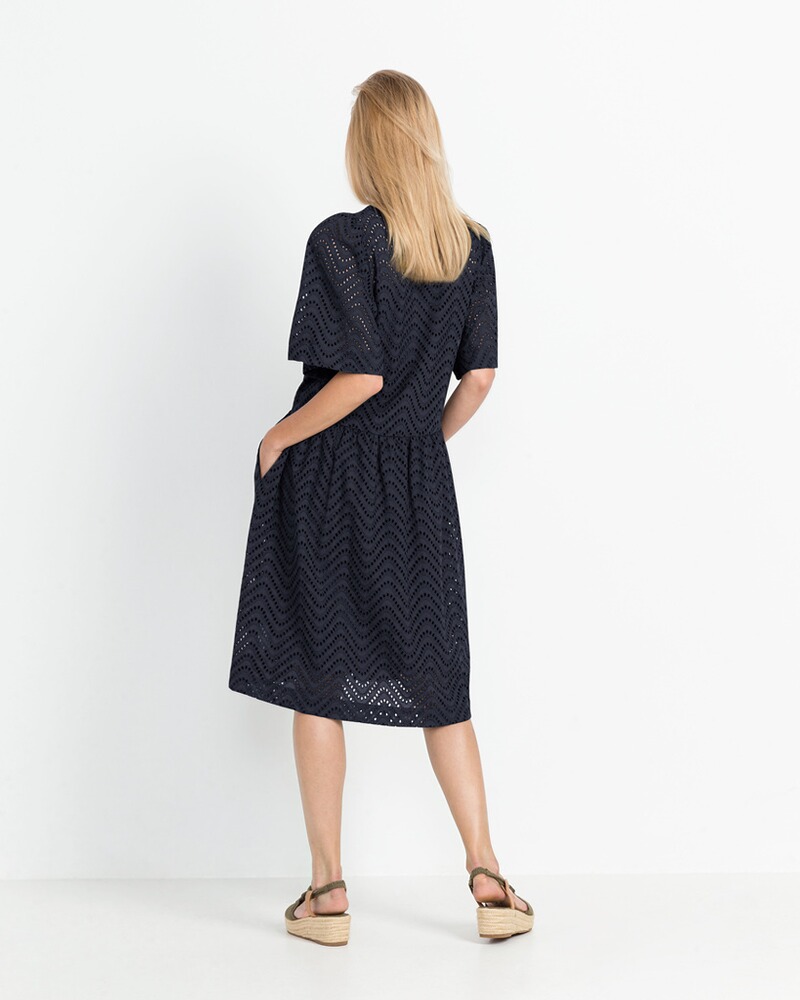 Kleid mit Lochmuster, UTG