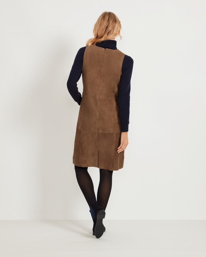 Kurzes Lederkleid, Brigitte von Schönfels