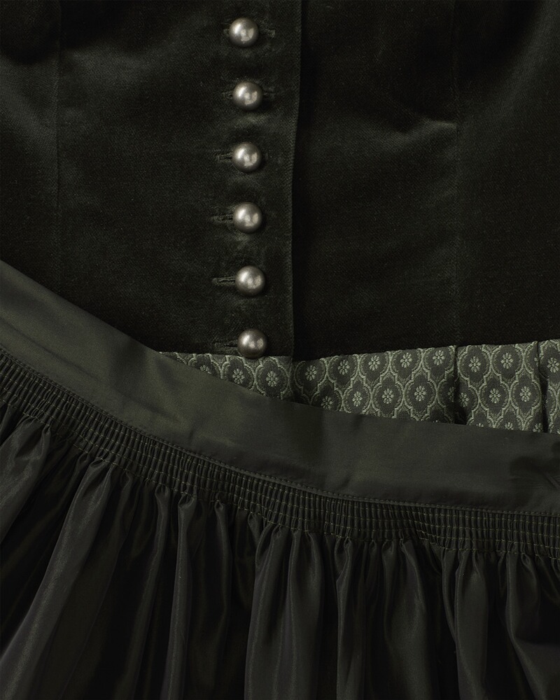 Langes Samt-Dirndl, Luis Steindl