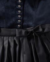 Langes Dirndl mit Rosenschürze, Luis Steindl