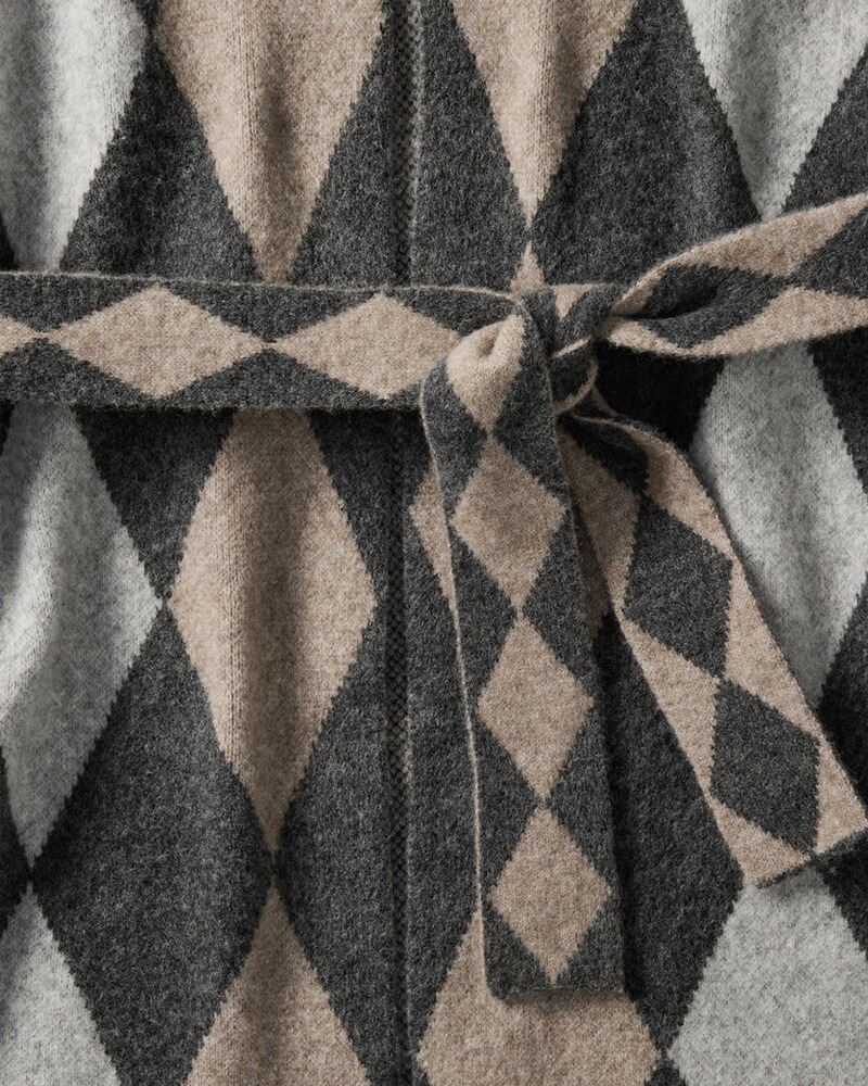 Strickmantel, White Label