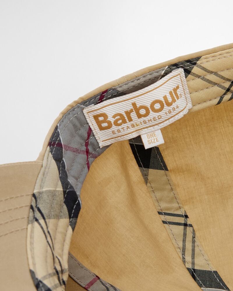 Cap Mya, Barbour