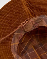 Bucket Hut Delilah, Barbour
